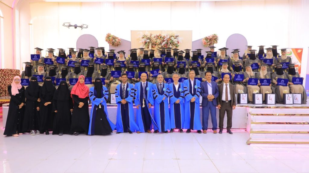 جامعة العلوم والتكنولوجيا تحتفي بتخرج الدفعة الثامنة من طالبات بكالوريوس قسم التغذية العلاجية والحميات