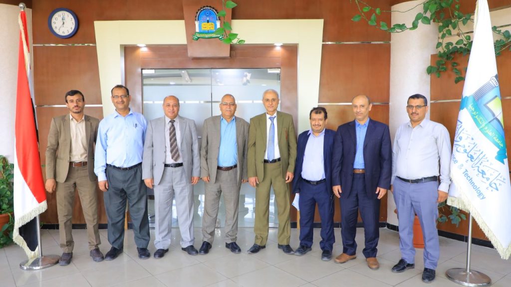 رئيس جامعة العلوم والتكنولوجيا يستقبل رئيس جامعة ذمار ويبحث معه مجالات التعاون المشترك