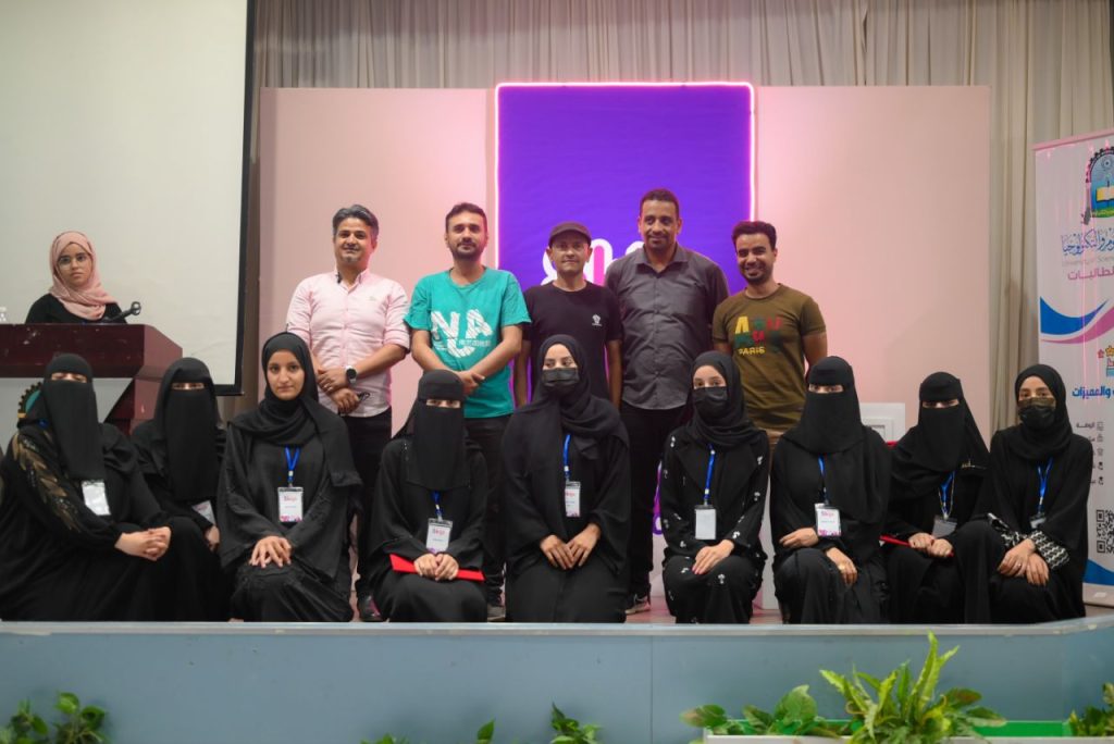 تدشين السمنارات العلمية لطالبات التصميم الجرافيكي والوسائط المتعددة بجامعة العلوم والتكنولوجيا