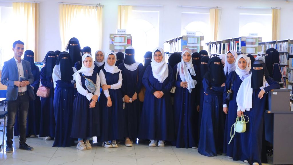 جامعة العلوم والتكنولوجيا تستقبل عدداً من الزيارات المدرسية لطلبة الثانوية العامة بأمانة العاصمة