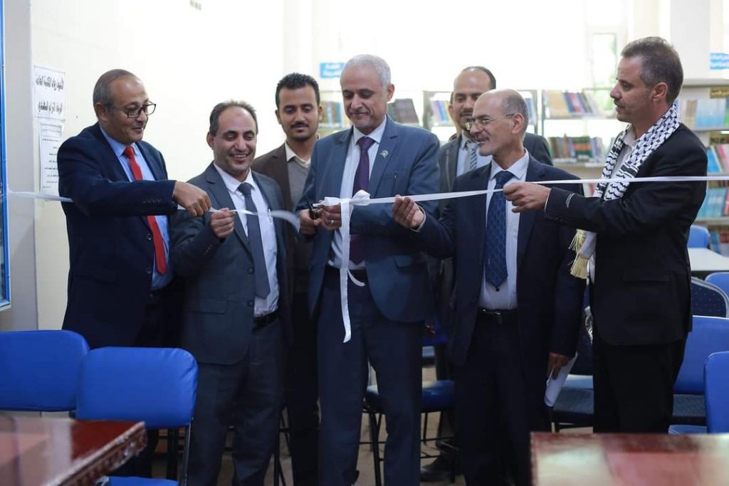 رئيس الجامعة يفتتح المحكمة الافتراضية الصورية بجامعة العلوم والتكنولوجيا-إب خلال زيارته للفرع