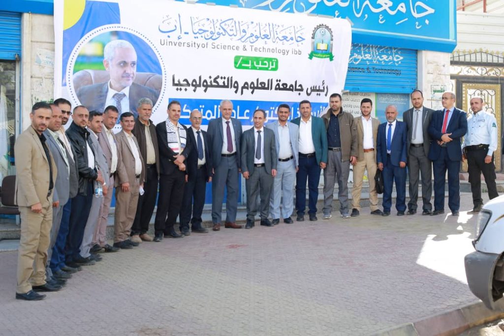 رئيس الجامعة ونائبه يزوران فرع إب ويشيدان بجهود كافة منتسبيه في إنجاح العملية التعليمية لهذا العام