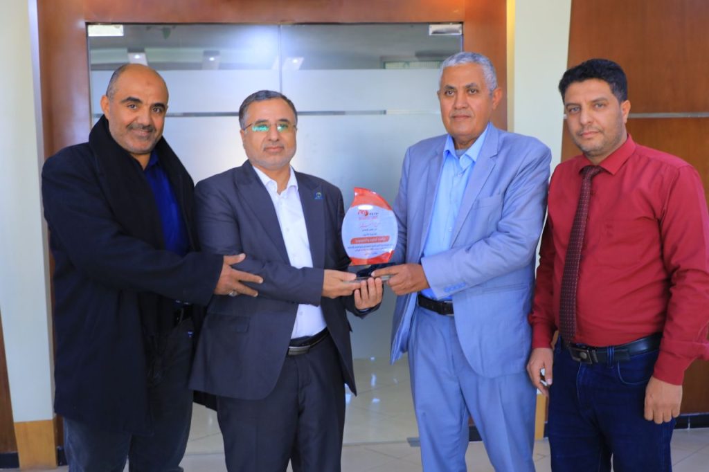 الجمعية اليمنية للثلاسيميا وتكسرات الدم الوراثي تكرم رئيس الجامعة الدكتور خالد صلاح