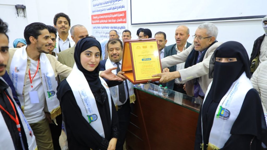 جامعة العلوم والتكنولوجيا تفوز بالمركز الأول في مجال طب الاسنان بالمسابقة العلمية للجامعات اليمنية