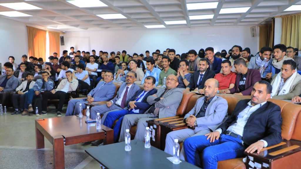 كلية الحاسبات تختتم أسبوع حافل بالأنشطة العلمية وتكرم أصحاب المشاريع المتميزة وتوزع شهادات سيسكو لطلبة الكلية