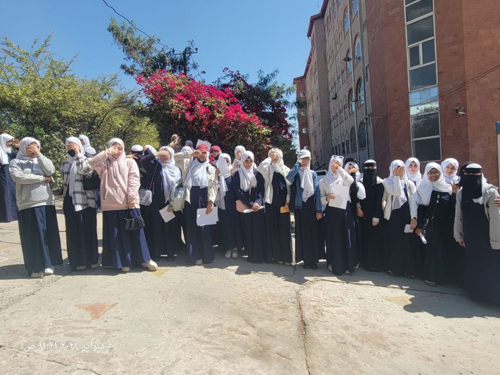 جامعة العلوم والتكنولوجيا تستقبل رحلة علمية لشعبة المتفوقات في مدارس الأقصى الحديثة بصنعاء