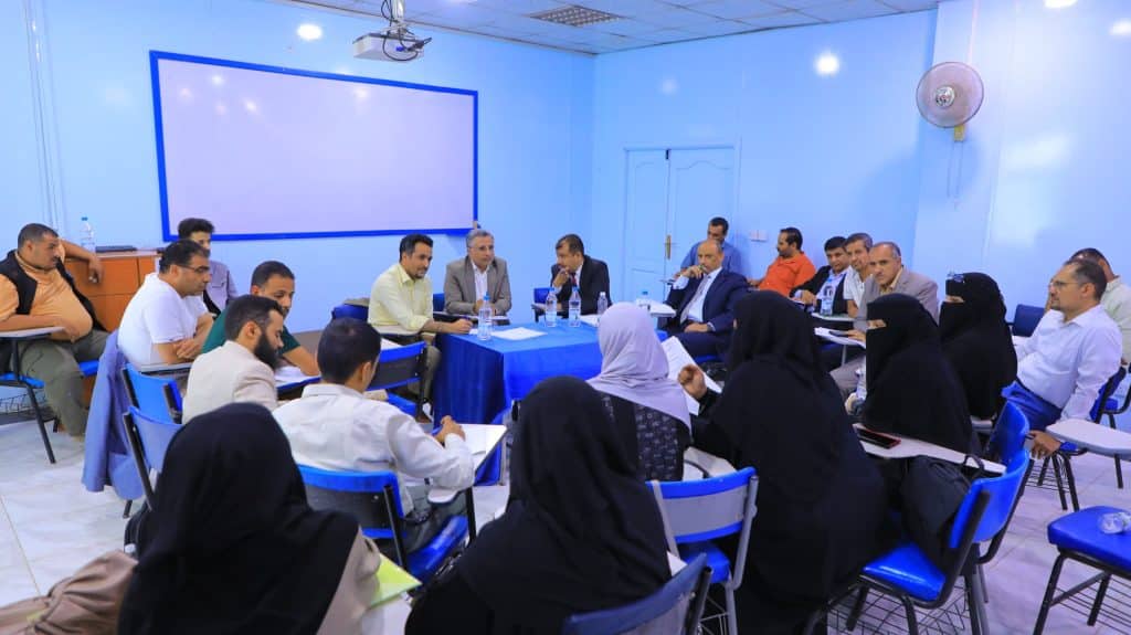 رئيس الجامعة يناقش مع مجلس كلية الأسنان إحتياجات الكلية من متطلبات العملية التعليمية للعام الجديد