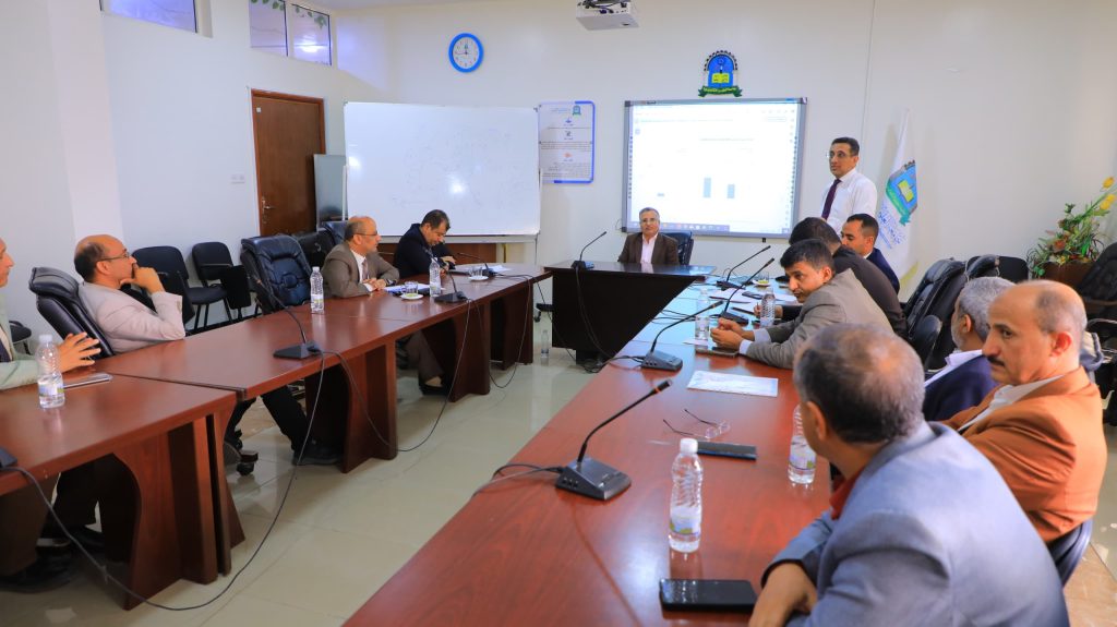 رئاسة الجامعة تعقد اجتماعاً موسعاً مع قيادات الجامعة الأكاديمية والإدارية