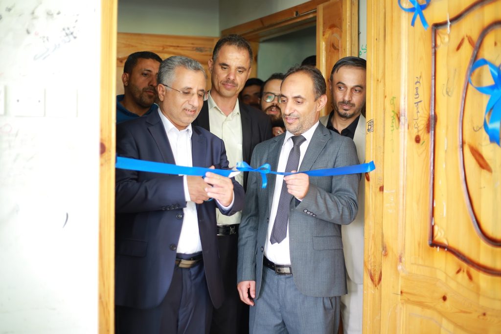 رئيس الجامعة يفتتح معمل قسم الجرافيكس والملتيميديا بمعهد العلوم والتكنولوجيا التطبيقي بمحافظة إب