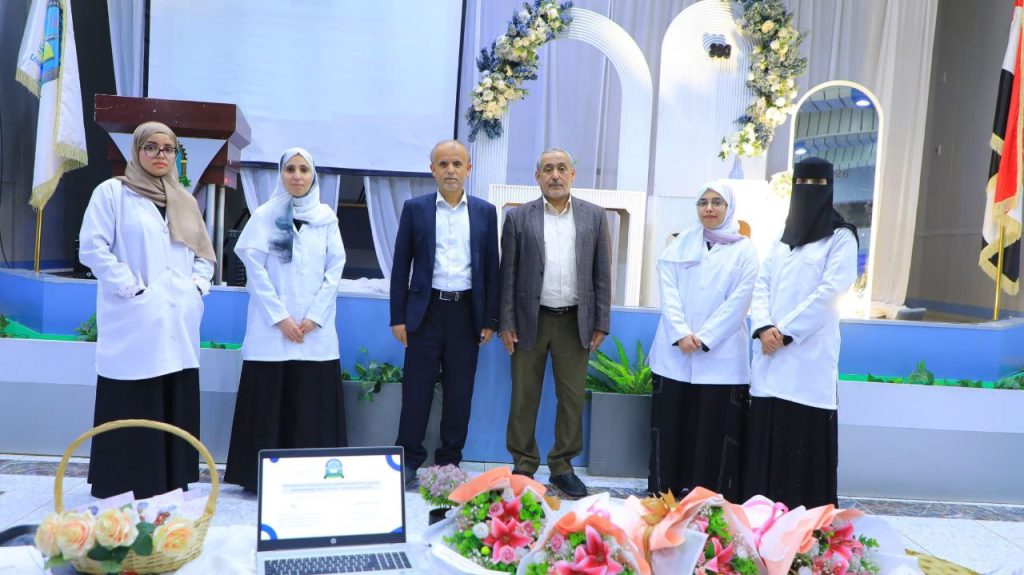 كلية الطب والعلوم الصحية تبدأ مناقشة بحوث تخرج طلبة برنامج الطب والجراحة